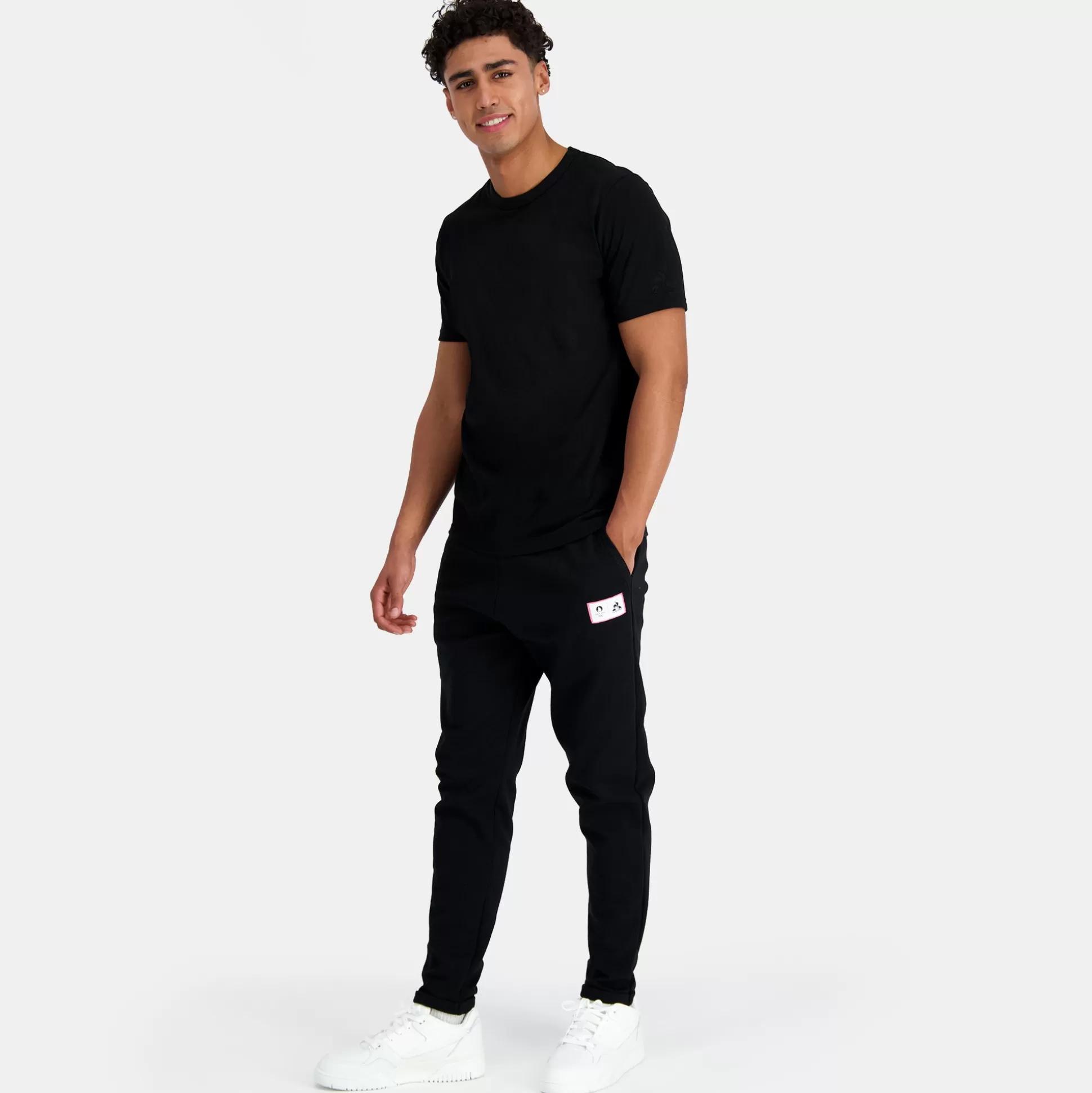 paris___le_coq_sportif_pantalon_coupe_carotte_homme_4.webp Homme Le Coq Sportif Paris 2024 | Pantalon coupe carotte Homme