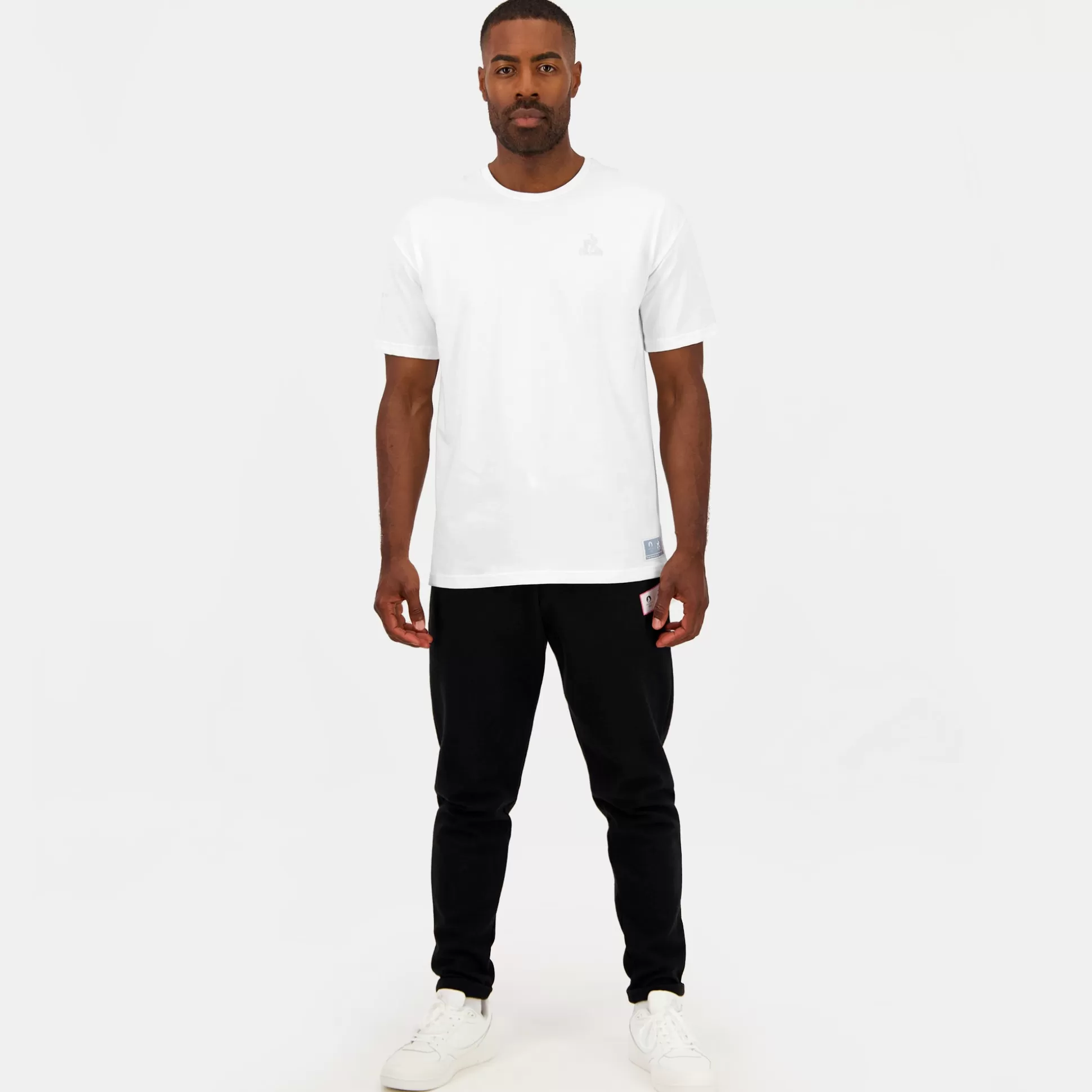 paris___le_coq_sportif_tshirt_capsule_saintdenis_unisexe_11-1.webp Homme Le Coq Sportif Paris 2024 | T-shirt capsule Saint-Denis Unisexe