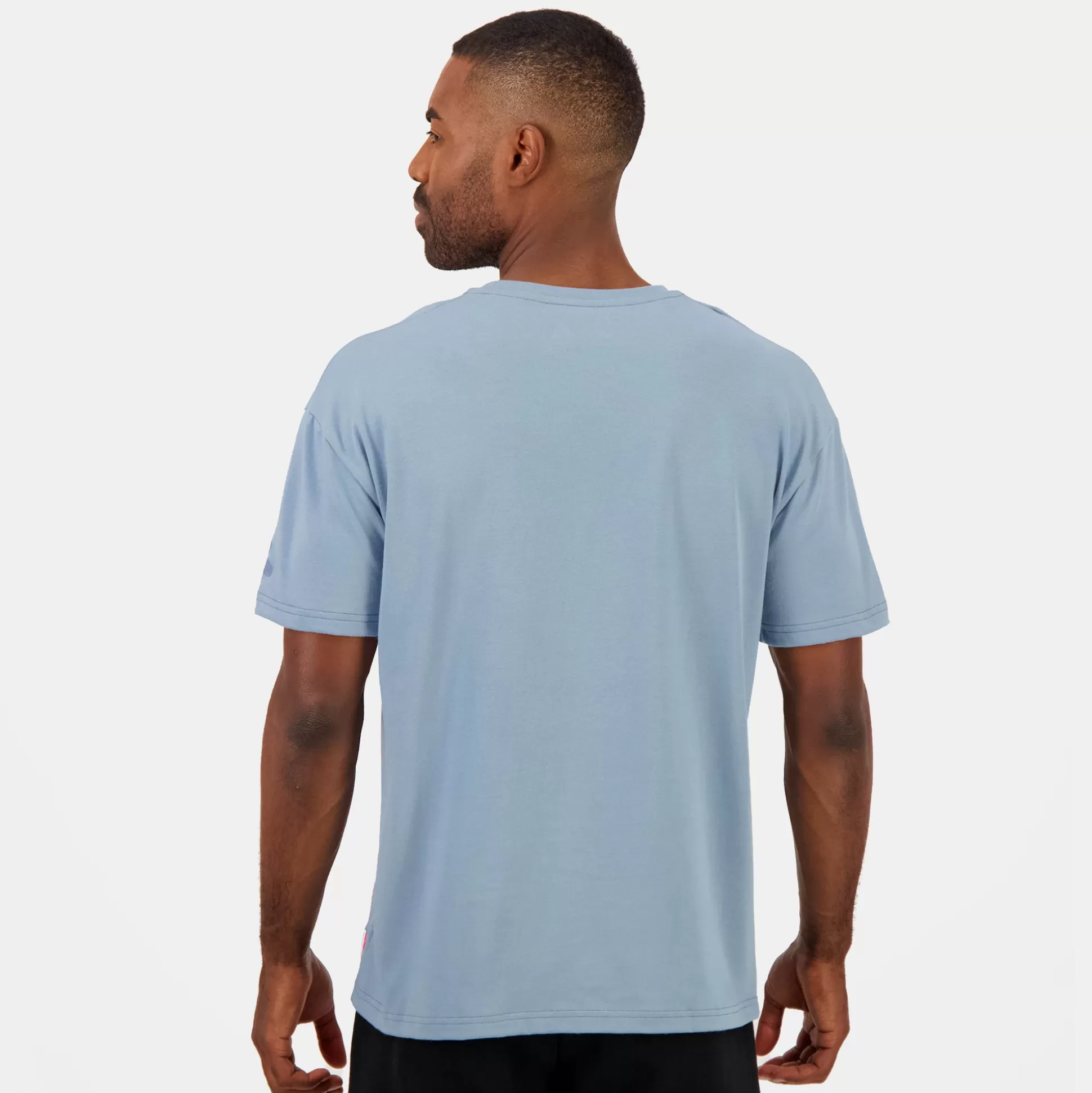 paris___le_coq_sportif_tshirt_capsule_saintdenis_unisexe_11.webp Homme Le Coq Sportif Paris 2024 | T-shirt capsule Saint-Denis Unisexe