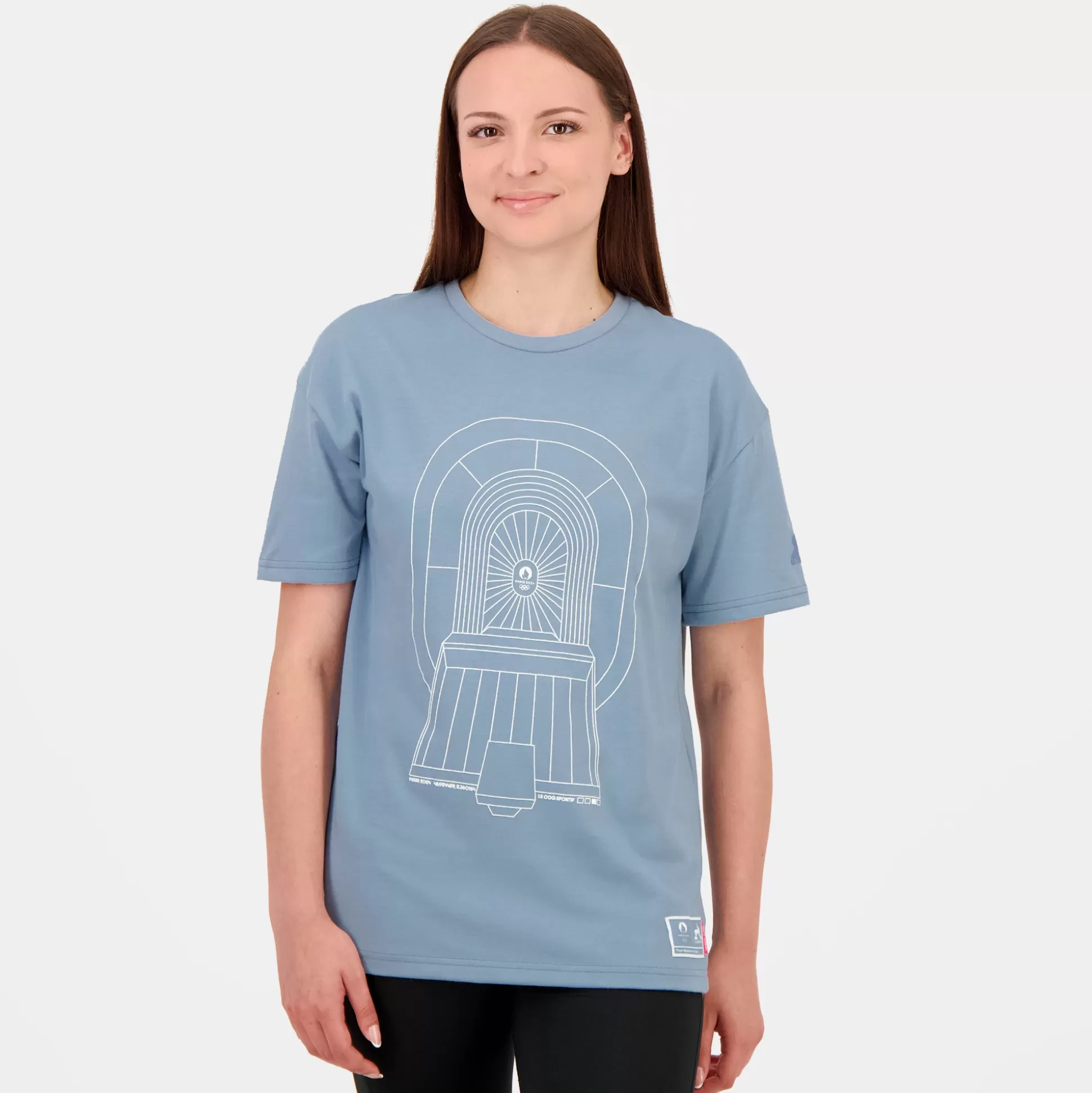 paris___le_coq_sportif_tshirt_capsule_saintdenis_unisexe_13.webp Homme Le Coq Sportif Paris 2024 | T-shirt capsule Saint-Denis Unisexe