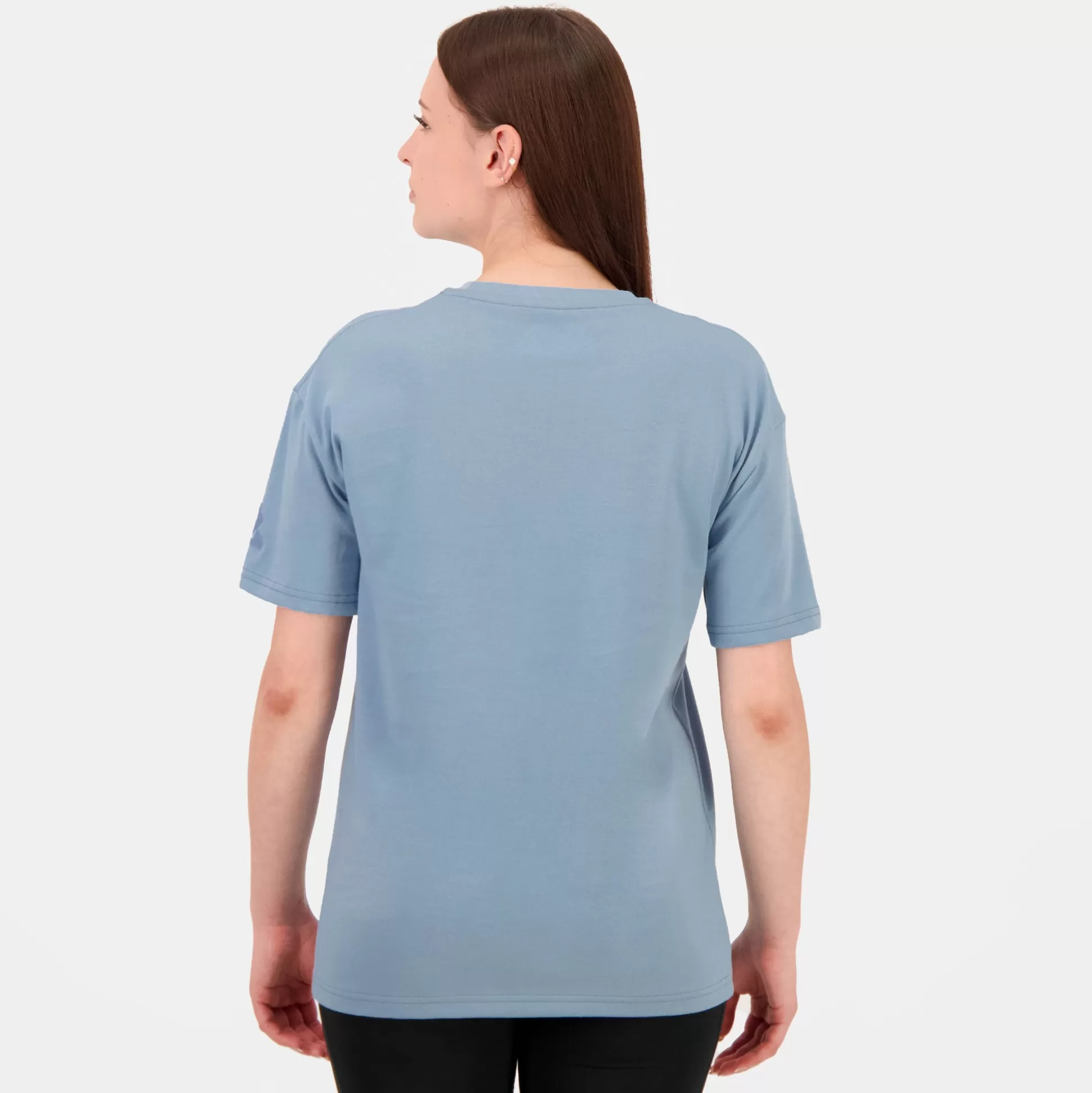 paris___le_coq_sportif_tshirt_capsule_saintdenis_unisexe_14.webp Homme Le Coq Sportif Paris 2024 | T-shirt capsule Saint-Denis Unisexe