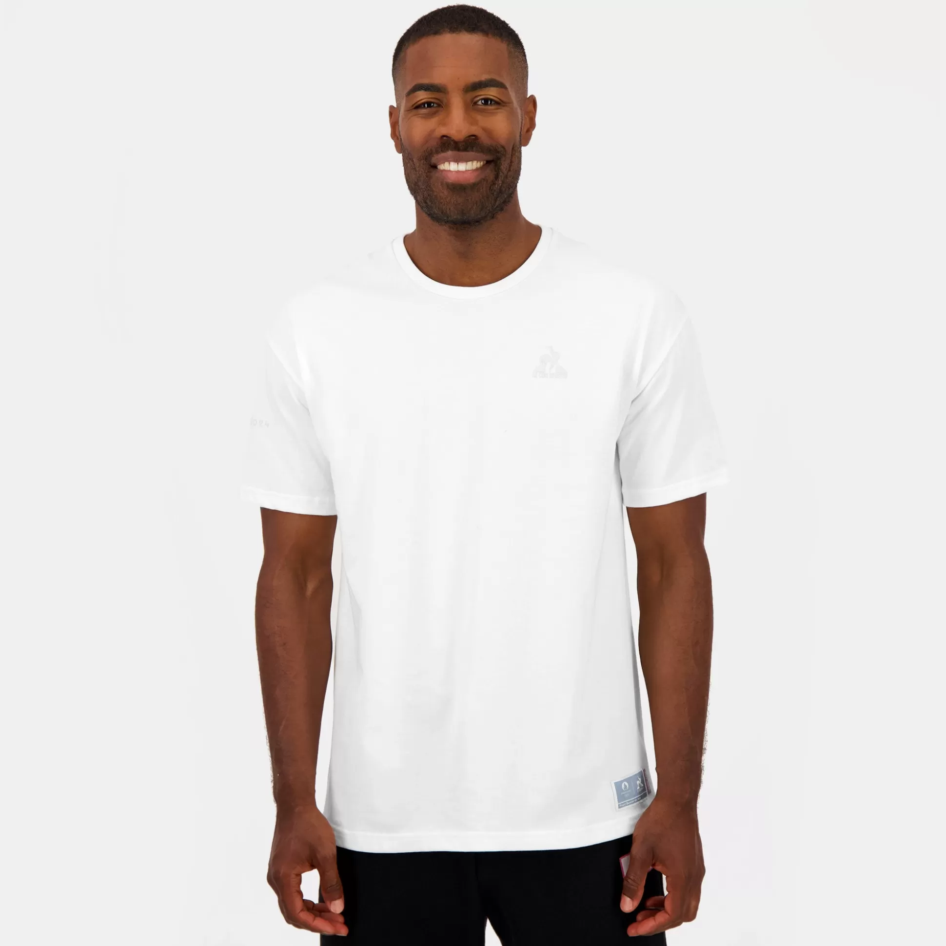 paris___le_coq_sportif_tshirt_capsule_saintdenis_unisexe_9-1.webp Homme Le Coq Sportif Paris 2024 | T-shirt capsule Saint-Denis Unisexe